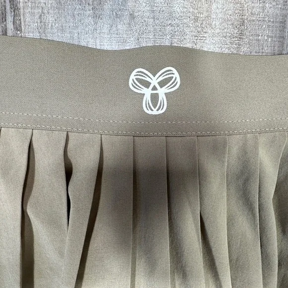 Aritizia TnAction TnaMove Tennis ProMicro pleated high rise Skirt Tan Size L - Picture 4 of 10